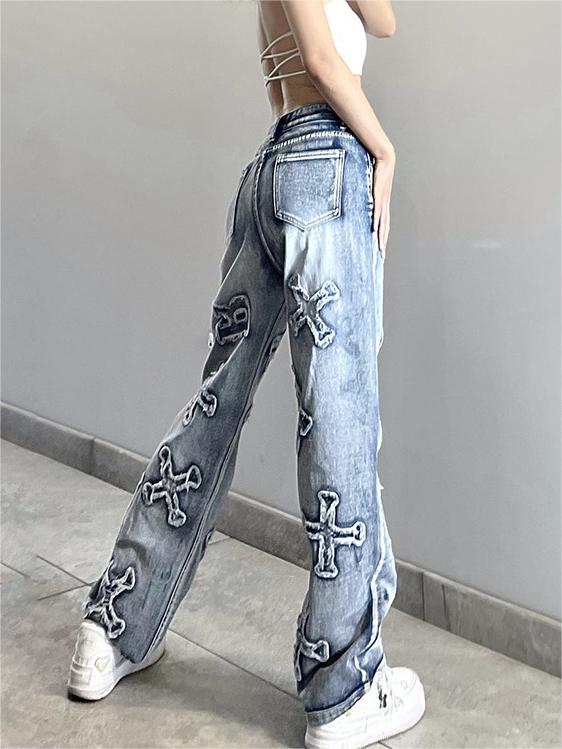 Boyfriend-jeans met vervaagd effect en letterpatch