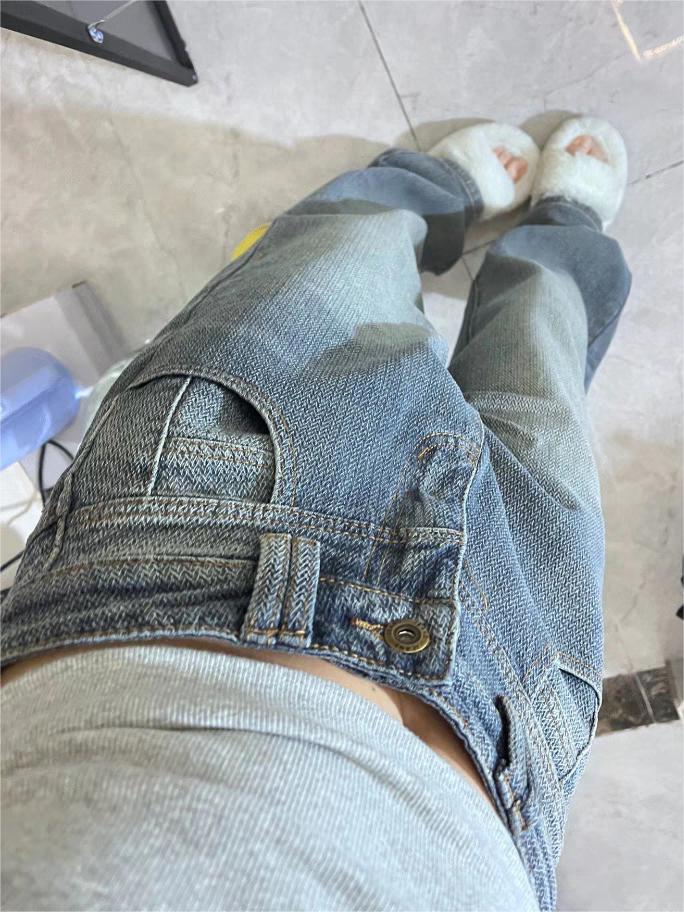 Blauwe boyfriend jeans uit de jaren 2000 met vervaagd effect